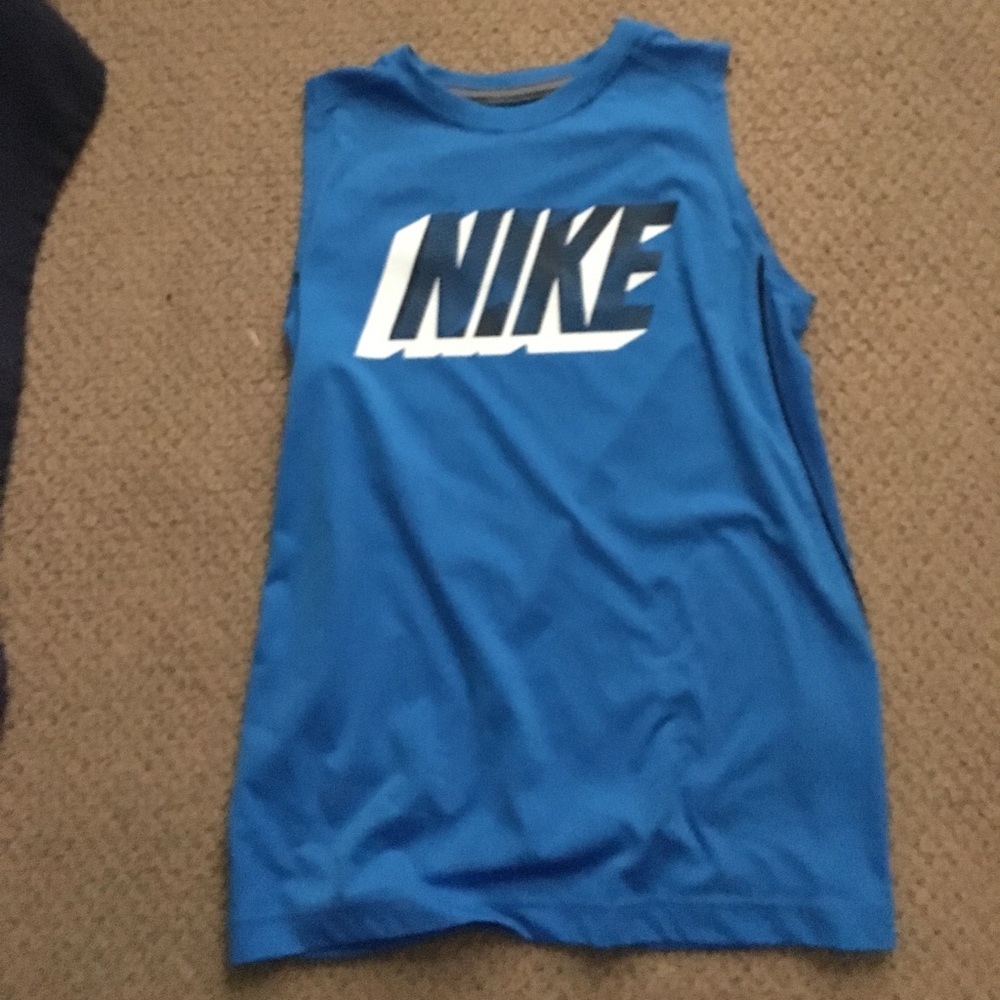 5 Nike shirts